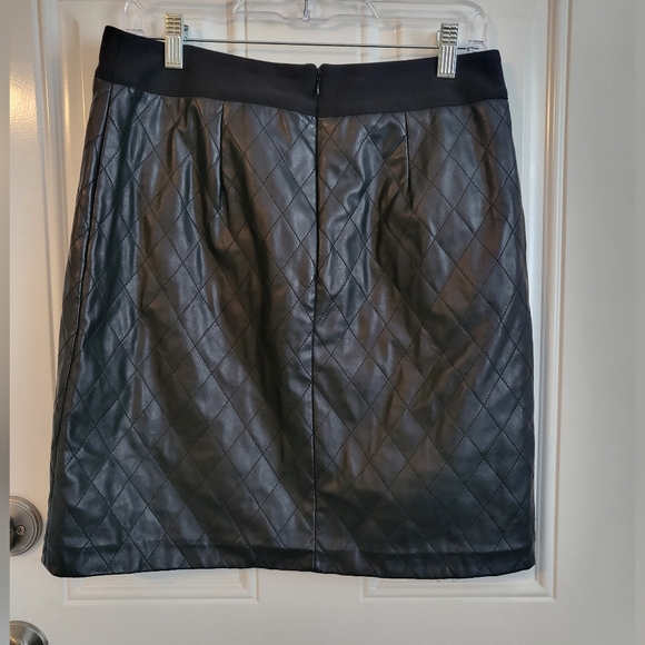 Ann Taylor Quilted Faux Leather Pencil Skirt Size 6 Black - Picture 7 of 10
